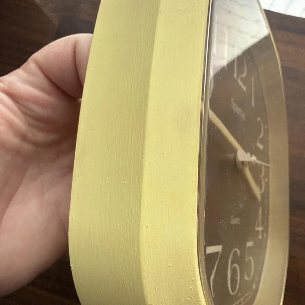 Vintage Spartus Wall Clock Quartz Almond Beige 8.5
